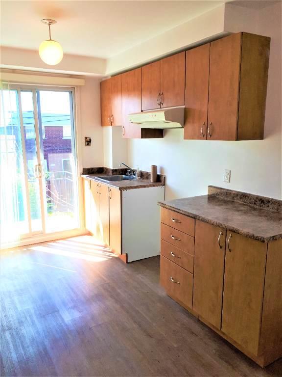 N-Rosemont Grand 4 1/2 Triplex 2e Étage près de tous les services