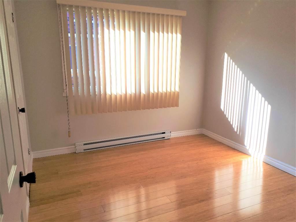 N-Rosemont Grand 4 1/2 Triplex 2e Étage près de tous les services