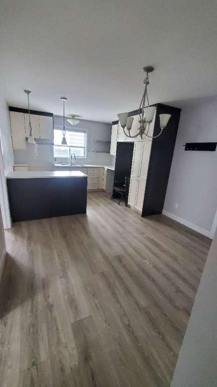 Beau grand 5 1/2 à louer, 2 stationnements + rangement privé, dispo maintenant