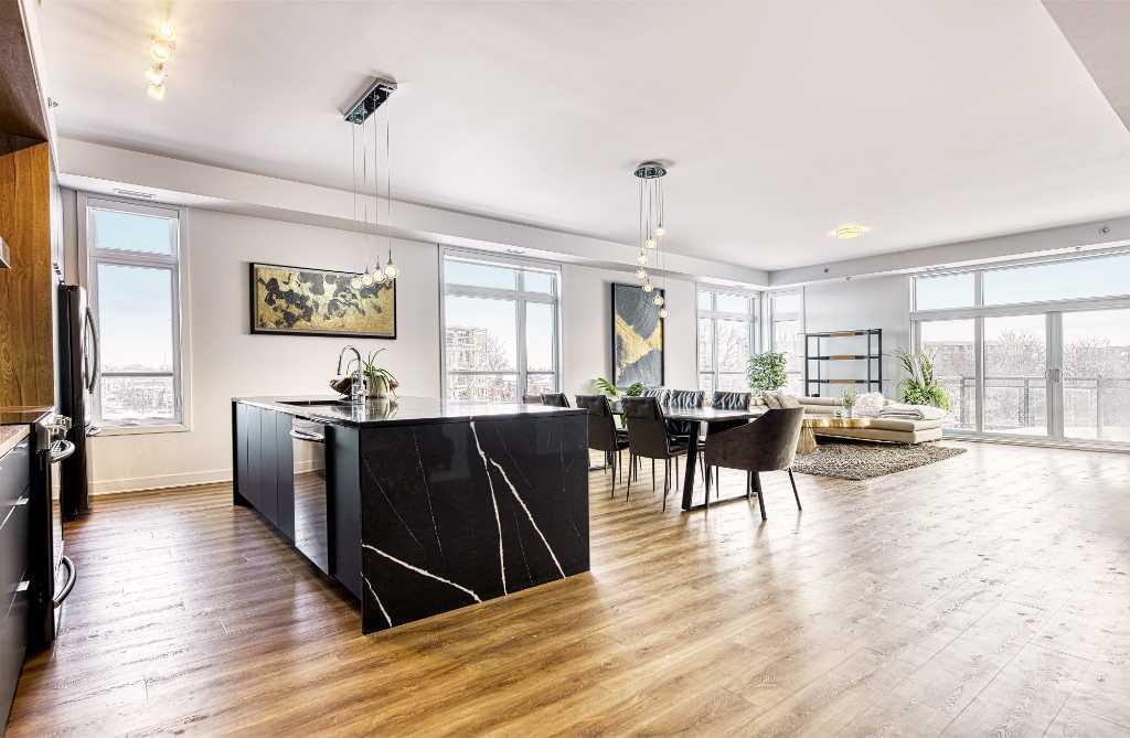 Penthouse 5 ½ adossé au golf de Saint-Lambert! 2 159 pi²