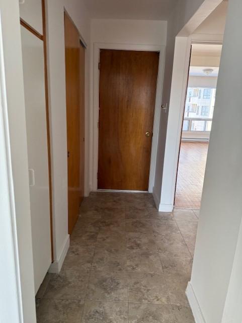 GRAND 3 1/2 A LOUER A ST. LEONARD, D'UN TRIPLEX