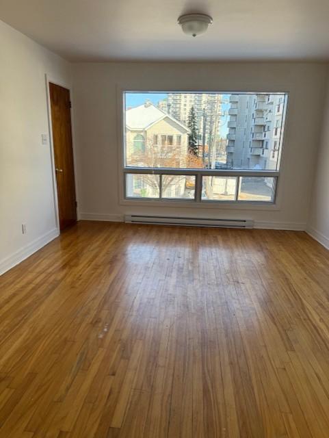 GRAND 3 1/2 A LOUER A ST. LEONARD, D'UN TRIPLEX