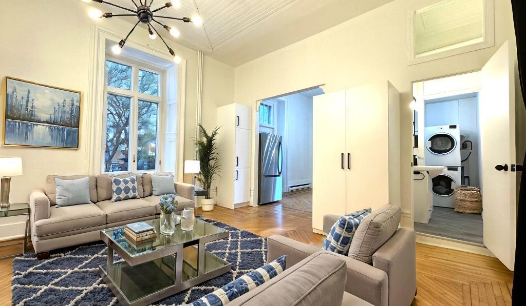 MAJESTUEUX 3 1/2 semi meublé dans un immeuble ancestral (LOGEMENT UNIQUE)