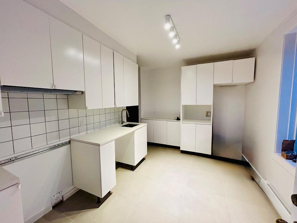 Superbe 6 1/2 rénové et disponible