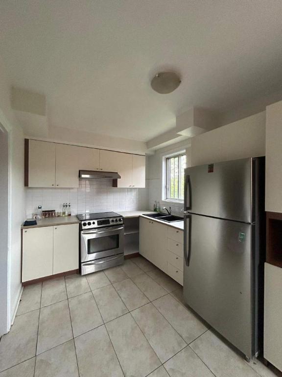 4 ½ RÉNOVÉ – CENTRALE, LUMINEUX, ÉLECTROS INCLUS