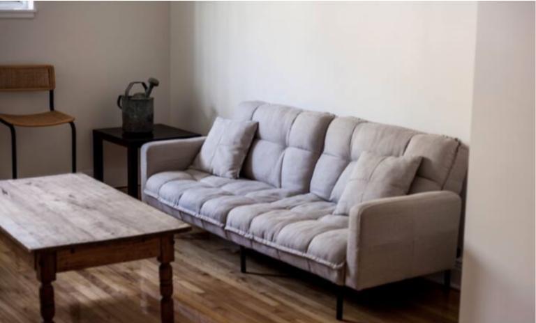 Superbe 4 ½ rénové avec grandes fenêtres