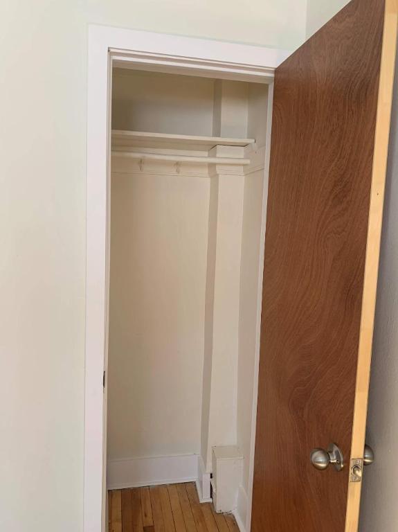 Superbe 4 ½ rénové avec grandes fenêtres