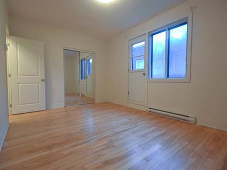 3 ½ in the heart of CDN RENOVATED
