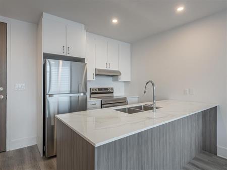 2 Bedroom - 2705 Bates, Outremont