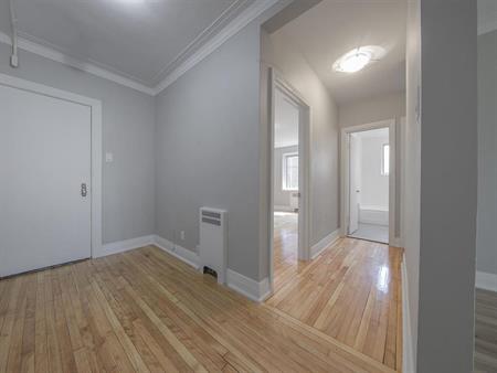 Spacious And Sunny 1 Bedroom Unit - NDG - 5000 Clanranald Avenue, Montréal