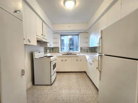 ** Because You Deserve HUGE 2bed, Concrete Building, CDN, UDM **