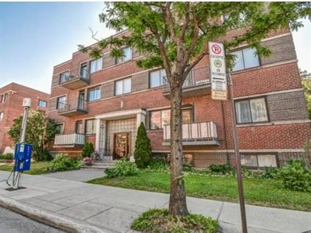 Bright and Spacious 2-bedroom condo in Côte-des-Neiges