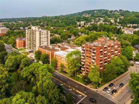 Brand New 2 Bedroom Condos in Westmount ** Furnished **