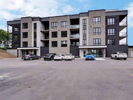 1 CH - 1 SDB - Laval - $1,700 /mo