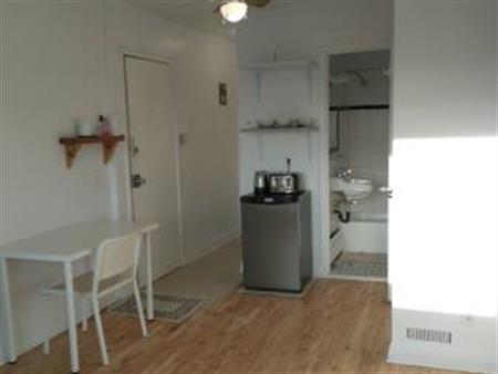 1 1/2 Studio available as of November 1,2024 facing Jean Talon Market