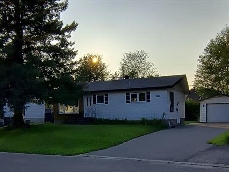 Maison avec garage à louer à Blainville