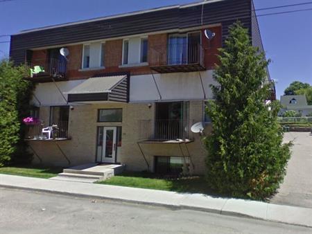 (Mont-Laurier) 440 Rue Frontenac 7