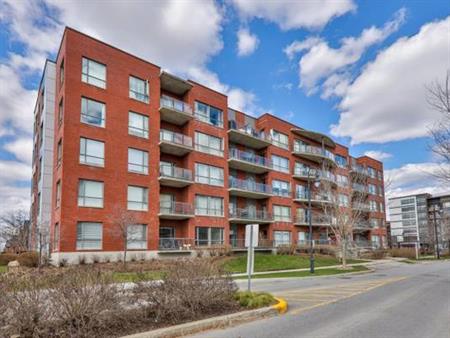 Beautiful 1-bedroom + Den Condo in Boisbriand