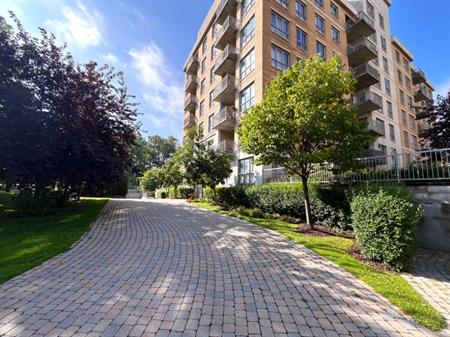 Magnifique condo de haute qualité. Domaine André Grasset. Stationnement, Construction en béton, Ahuntsic, Isolement insonoris