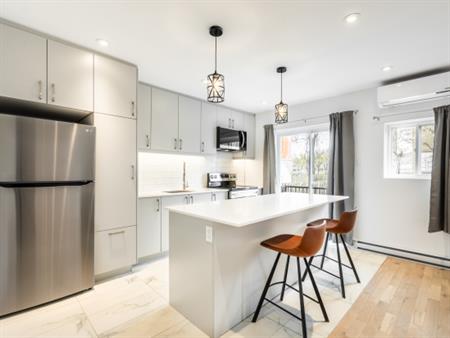 MAGNIFIQUE 4 1/2 REVOVE STYLE CONDO