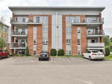 Condominium / Penthouse 4 1/2 à louer à côté du Costco de St-Jérôme.