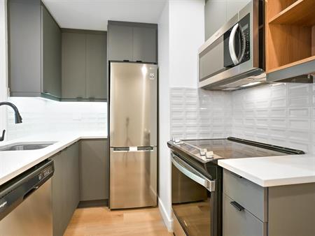 #403, 2 Bed 1 Bath - 2235 Avenue Prud'Homme, Montréal