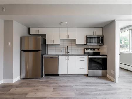 Large Renovated 1 Bedroom Apartment - NDG - 5765 Cote-St-Luc Road, Montréal