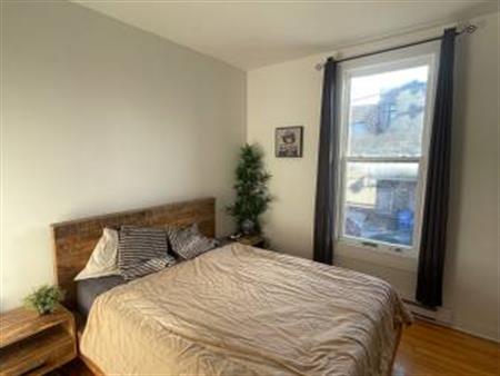 Découvrez votre appartement parfait au coeur du Mile End!