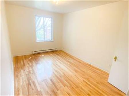 4 1/2 APARTMENT FOR RENT in CDN, MONTREAL (available now)!