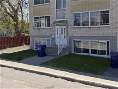 5 1/2 - Laval (Laval-des-rapides) - $1 999 /mois