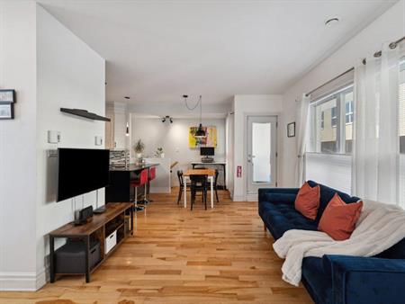 Joli appartement sur 2 étages - 2 cc et 2 sdb (4 1/2) au coeur d'Hochelaga