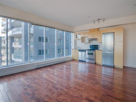 2 Bedroom - 400, Sherbrooke Ouest, Montréal