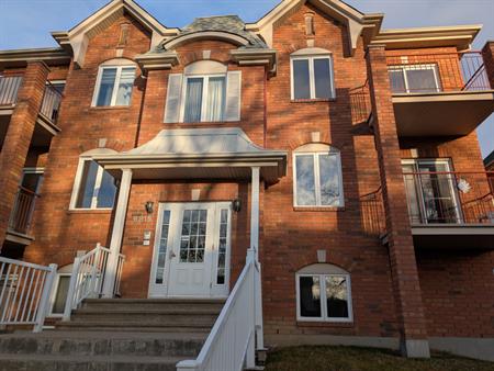 Grand Condo à Louer à Laval - Disponible