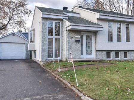 À LOUER à Bois-des-Filion – Bungalow Spacieux avec Garage