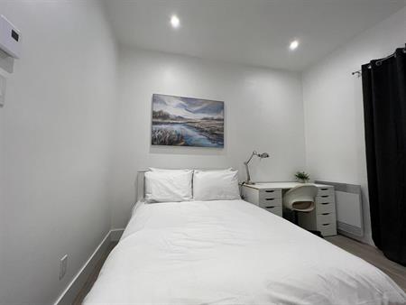 3 CH - 1 SDB - Montréal - $950 /mo