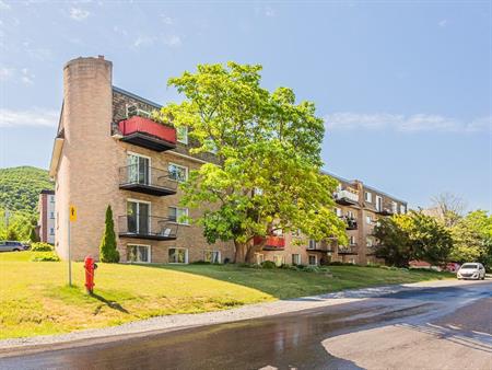5 1/2 - 305 Rue Pineault, Mont-St-Hilaire