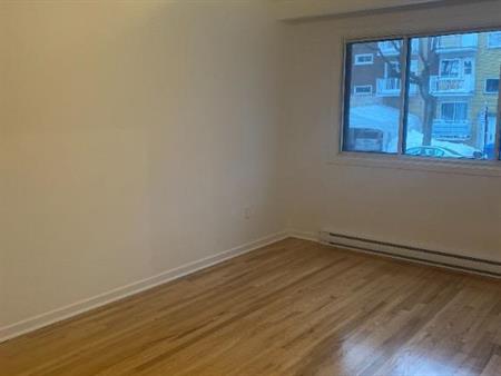 5 1/2 - COMPLETEMENT RENOVE - IMMEDIATE