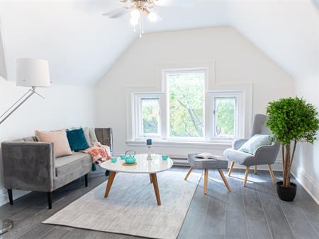 Superbe 4½ + Bureau Rénové à Montcalm !