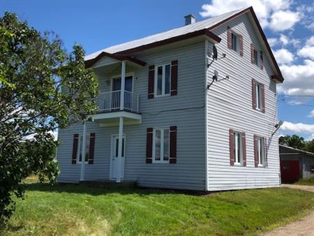 4½ Lanaudière, Autour Du Lac Mandeville