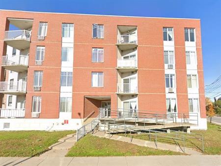 APPARTEMENT RETRAITÉ- SEMI RETRAITÉ À LOUER 4 1/2 MONTRÉAL LIBRE IMMEDIATEMENT
