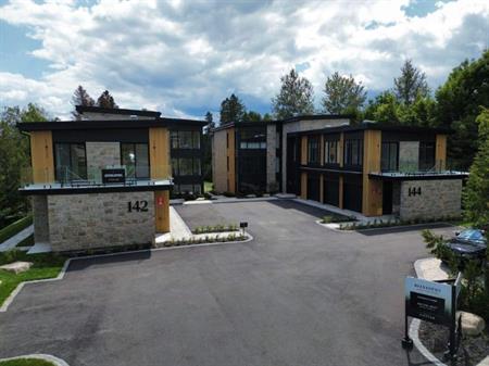 Magnifique condo au bord du lac