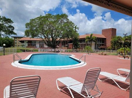 Magnifique et spacieux condo à louer situé à fortlauderdale à 15 mm des  plages, du centre ville, du sawgrassmills  et de l a