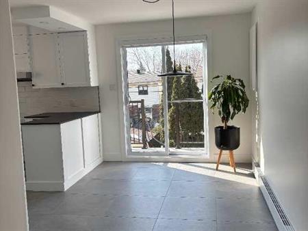 Grand 5 1/2 à louer - Montréal