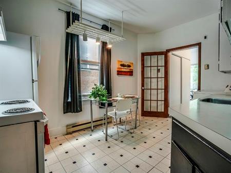 Appartement 7 ½ meublé et équipé - 3 chambres - Idéal pour 3 étudiants étrangers