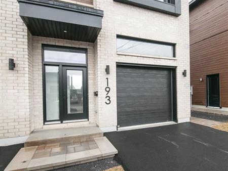 Venise- en-Québec , Maison 3 ch. / 3 sdb./ 2200.$ / m