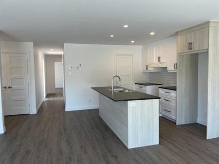 🌟 LAC-BROME : LOCATION ANNUELLE DISPONIBLE IMMÉDIATEMENT 🌟
