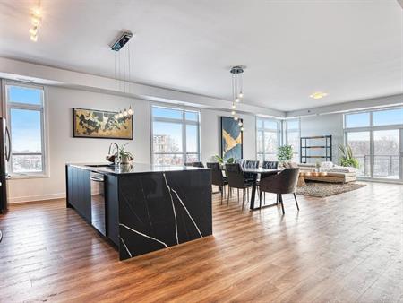 Penthouse 5 ½ adossé au golf de Saint-Lambert! 2 159 pi²