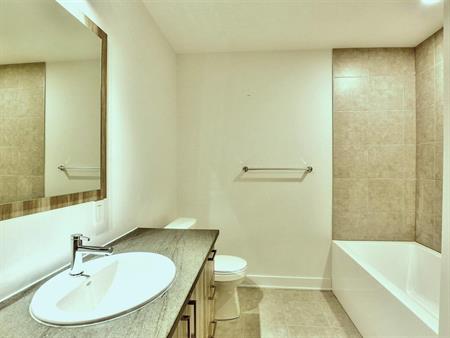 APPARTEMENT 4½ À ST-JACQUES - JUILLET