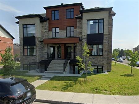 2 CH - 1 SDB - Laval - $1,800 /mo