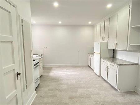 1 - 5821 CHEMIN COTE ST LUC, Montréal